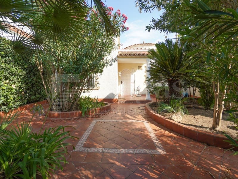 3 slaapkamer Villa te koop in Empuriabrava met zwembad garage - € 1.060.000 (Ref: 10015243)