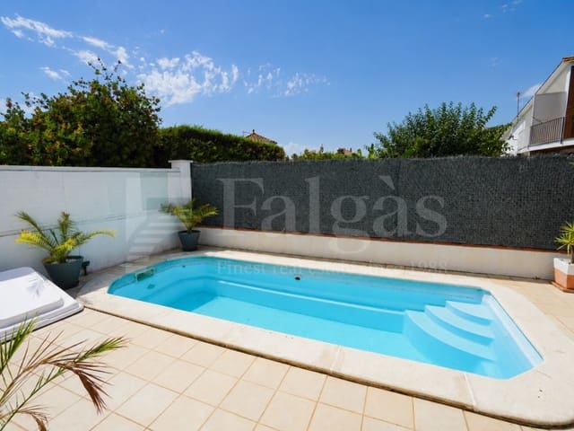 3 Zimmer Villa zu verkaufen in Empuriabrava, Castelló d'Empúries mit Pool Garage - 395.000 € (Ref: 10017244)