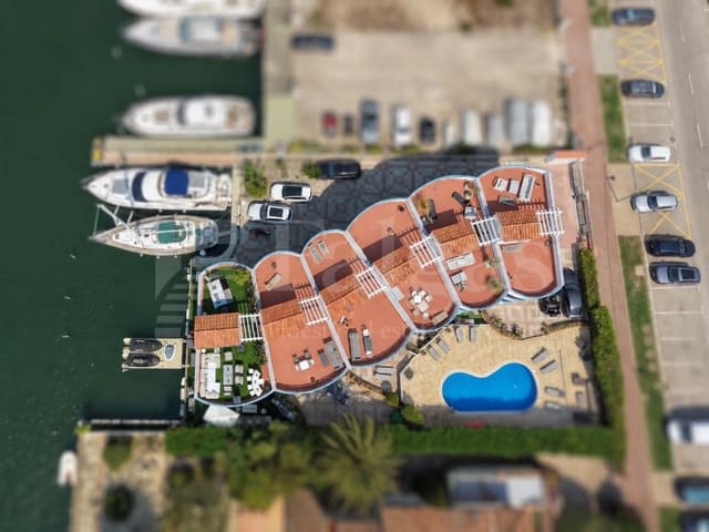 11 makuuhuone Rivitalo myytävänä paikassa Empuriabrava, Castelló d'Empúries mukana uima-altaan 
autotalli - 4 200 000 € (Ref: 10025361)