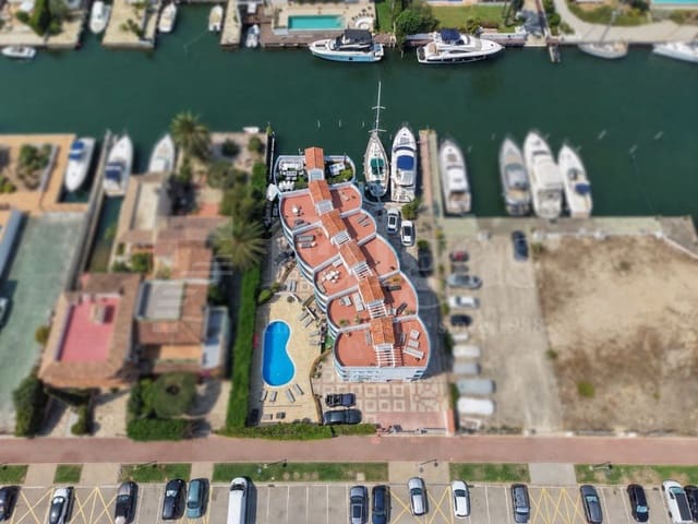 11 makuuhuone Rivitalo myytävänä paikassa Empuriabrava, Castelló d'Empúries mukana uima-altaan 
autotalli - 4 200 000 € (Ref: 10025361)