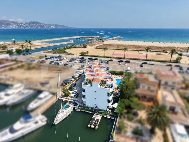11 makuuhuone Rivitalo myytävänä paikassa Empuriabrava, Castelló d'Empúries mukana uima-altaan 
autotalli - 4 200 000 € (Ref: 10025361)
