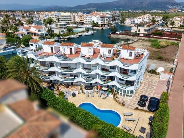 11 makuuhuone Rivitalo myytävänä paikassa Empuriabrava, Castelló d'Empúries mukana uima-altaan 
autotalli - 4 200 000 € (Ref: 10025361)