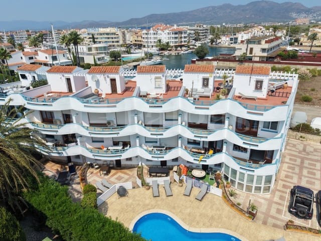 11 makuuhuone Rivitalo myytävänä paikassa Empuriabrava, Castelló d'Empúries mukana uima-altaan 
autotalli - 4 200 000 € (Ref: 10025361)