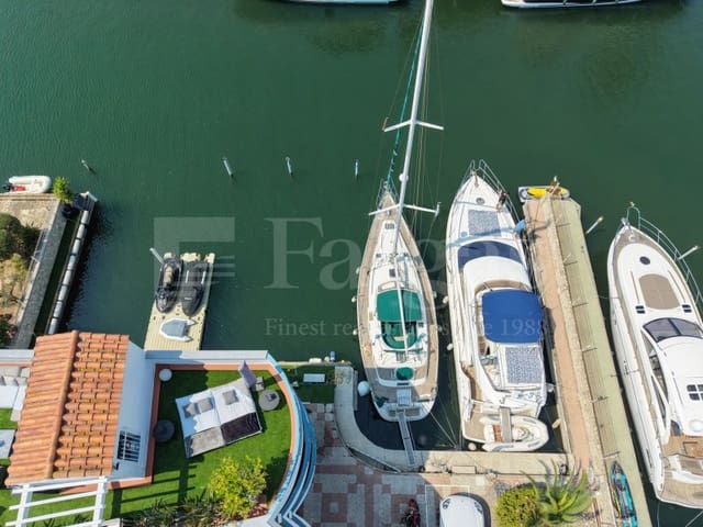 11 makuuhuone Rivitalo myytävänä paikassa Empuriabrava, Castelló d'Empúries mukana uima-altaan 
autotalli - 4 200 000 € (Ref: 10025361)