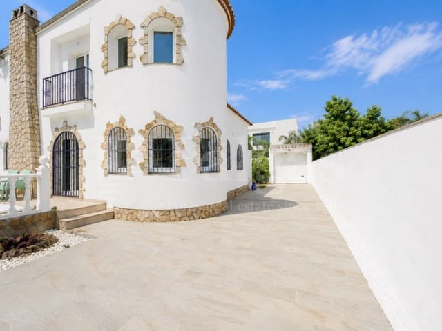 3 makuuhuone Huvila myytävänä paikassa Empuriabrava, Castelló d'Empúries mukana 
autotalli - 550 000 € (Ref: 10026980)