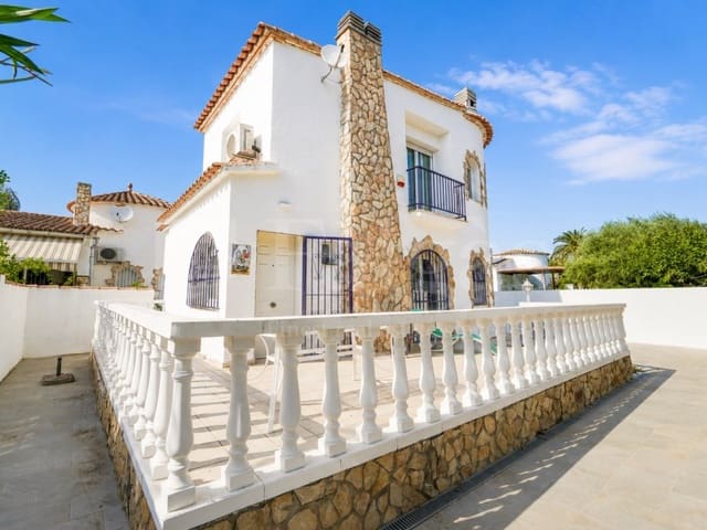 3 makuuhuone Huvila myytävänä paikassa Empuriabrava, Castelló d'Empúries mukana 
autotalli - 550 000 € (Ref: 10026980)