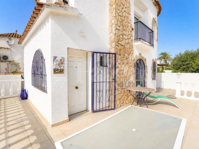 3 makuuhuone Huvila myytävänä paikassa Empuriabrava, Castelló d'Empúries mukana 
autotalli - 550 000 € (Ref: 10026980)