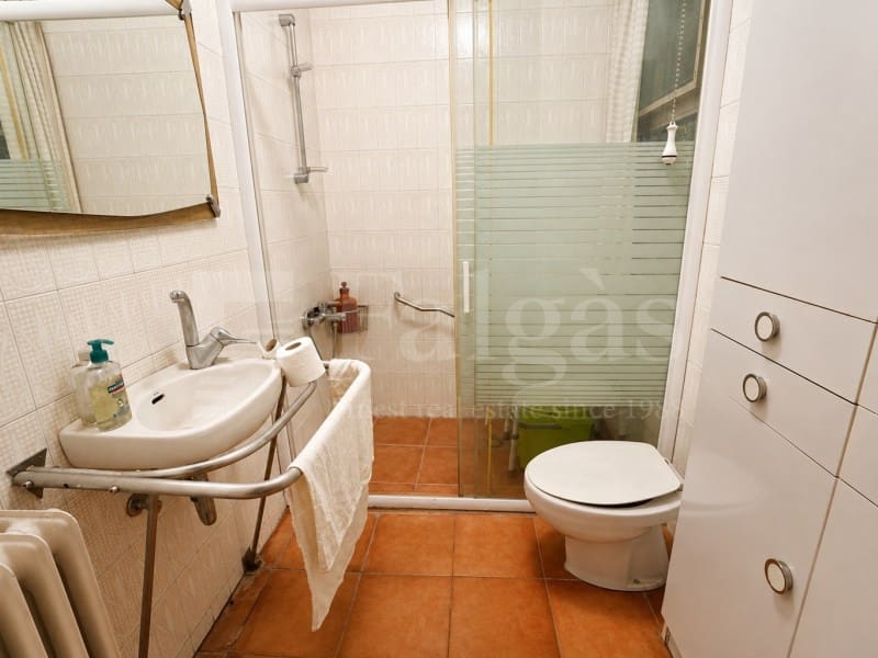 Casa de 4 habitaciones en Figueres en venta - 350.000 € (Ref: 10035069)