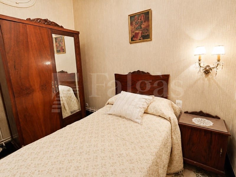 Casa de 4 habitaciones en Figueres en venta - 350.000 € (Ref: 10035069)