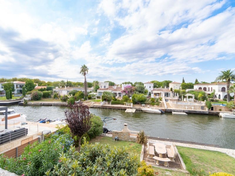 4 quarto Moradia para venda em Empuriabrava com piscina garagem - 1 995 000 € (Ref: 10050025)