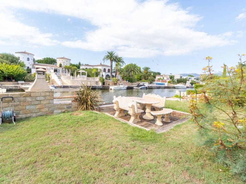 4 quarto Moradia para venda em Empuriabrava com piscina garagem - 1 995 000 € (Ref: 10050025)