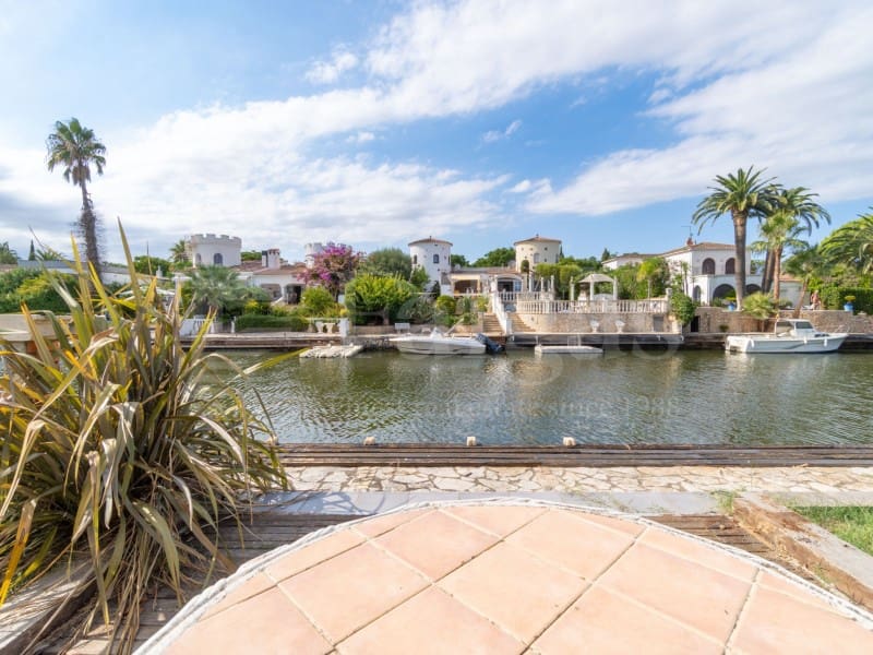 4 quarto Moradia para venda em Empuriabrava com piscina garagem - 1 995 000 € (Ref: 10050025)