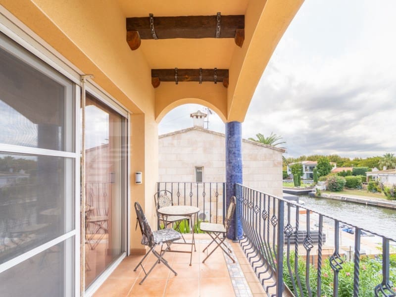 4 quarto Moradia para venda em Empuriabrava com piscina garagem - 1 995 000 € (Ref: 10050025)