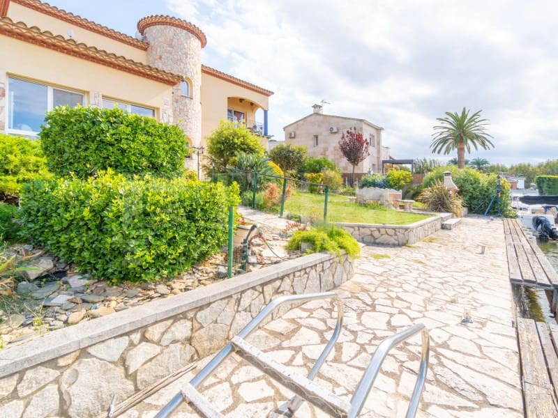 4 quarto Moradia para venda em Empuriabrava com piscina garagem - 1 995 000 € (Ref: 10050025)