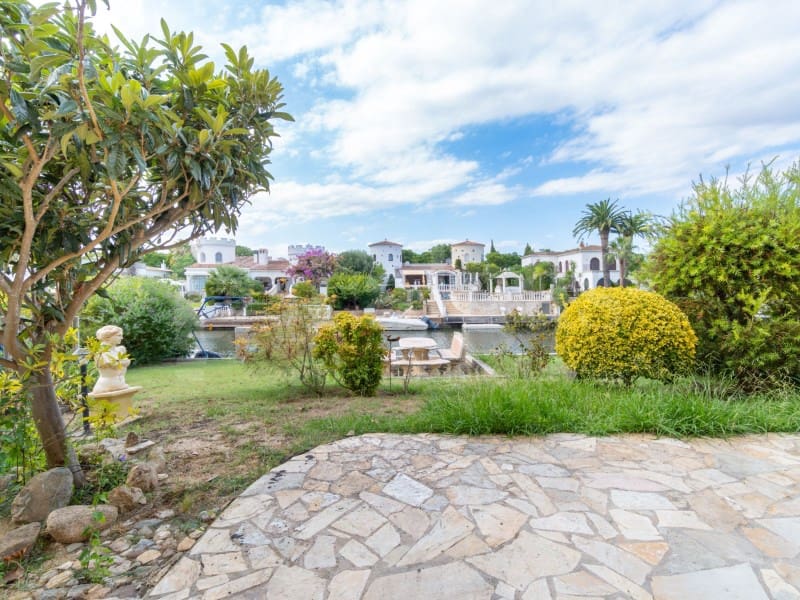 4 quarto Moradia para venda em Empuriabrava com piscina garagem - 1 995 000 € (Ref: 10050025)