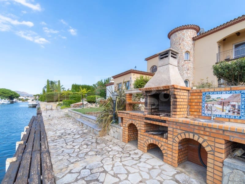 4 quarto Moradia para venda em Empuriabrava com piscina garagem - 1 995 000 € (Ref: 10050025)