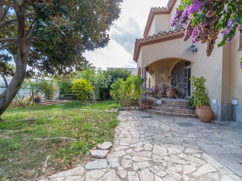 4 quarto Moradia para venda em Empuriabrava com piscina garagem - 1 995 000 € (Ref: 10050025)