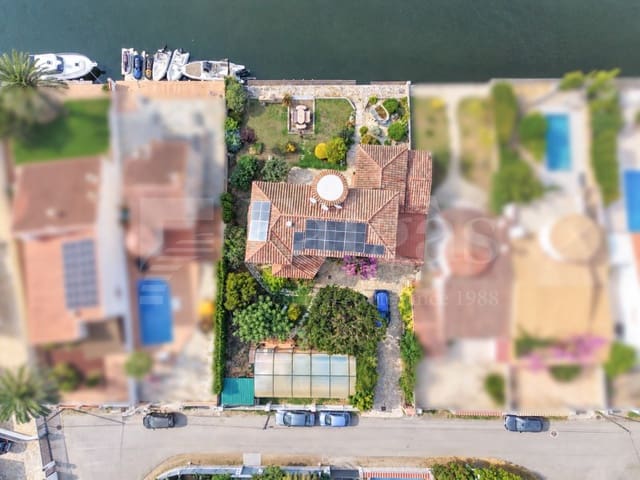 4 quarto Moradia para venda em Empuriabrava, Castelló d'Empúries com piscina garagem - 1 995 000 € (Ref: 10050025)