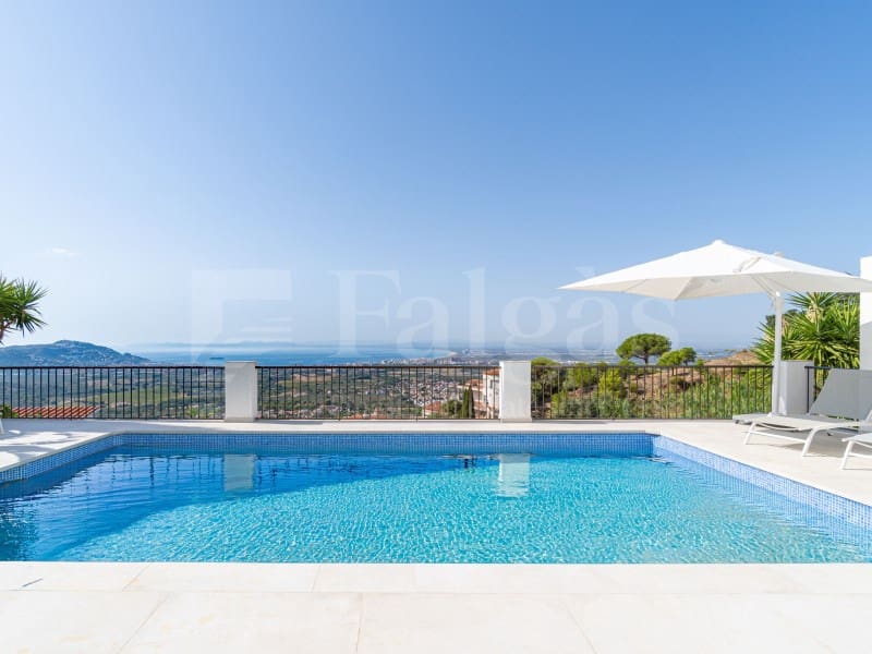 4 chambre Villa/Maison à vendre à Roses avec piscine garage - 880 000 € (Ref: 10075478)