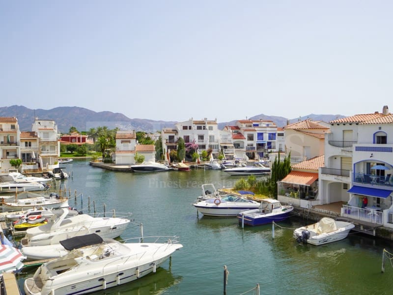 3 soverom Hus til salgs i Empuriabrava med garasje - € 595 000 (Ref: 10078162)
