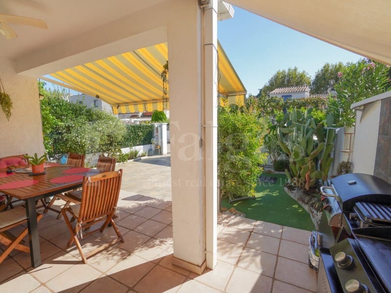 2 sovrum Hus till salu i Empuriabrava med garage - 245 000 € (Ref: 10081062)