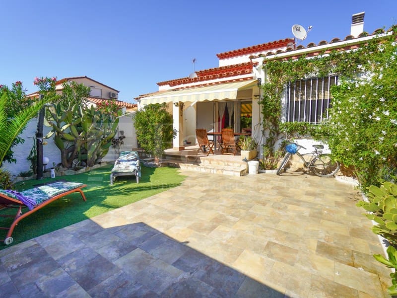 2 sovrum Hus till salu i Empuriabrava med garage - 245 000 € (Ref: 10081062)