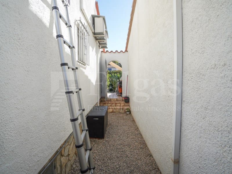 2 sovrum Hus till salu i Empuriabrava med garage - 245 000 € (Ref: 10081062)