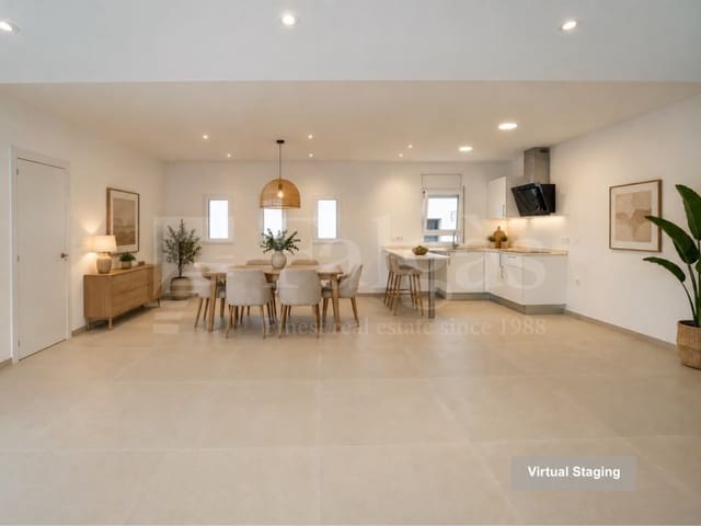 3 slaapkamer Villa te koop in Empuriabrava, Castelló d'Empúries met zwembad garage - € 975.000 (Ref: 10086047)