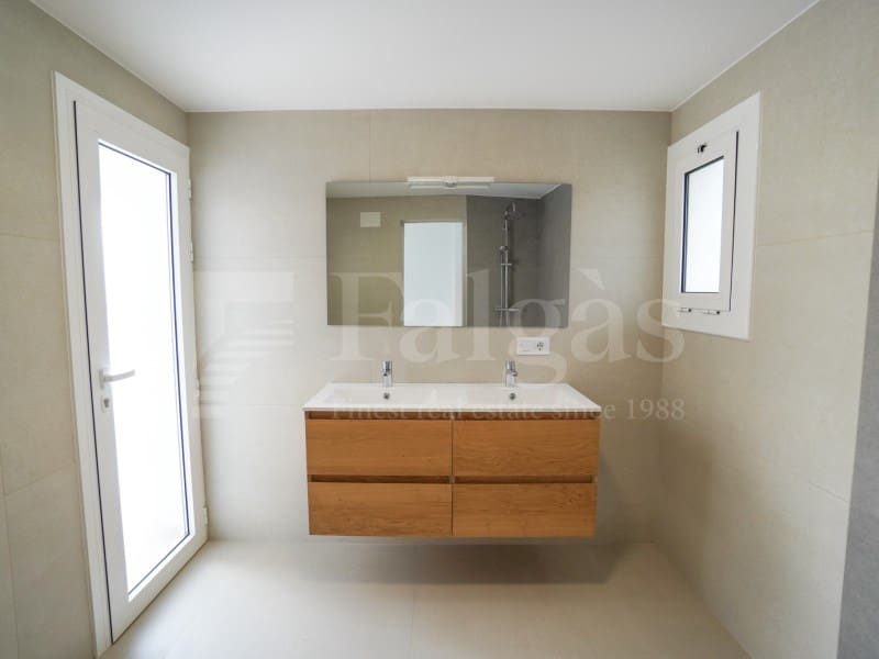 3 slaapkamer Villa te koop in Empuriabrava met zwembad garage - € 975.000 (Ref: 10086047)