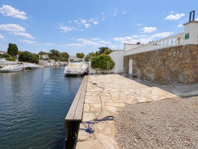 3 slaapkamer Villa te koop in Empuriabrava, Castelló d'Empúries met zwembad garage - € 975.000 (Ref: 10086047)