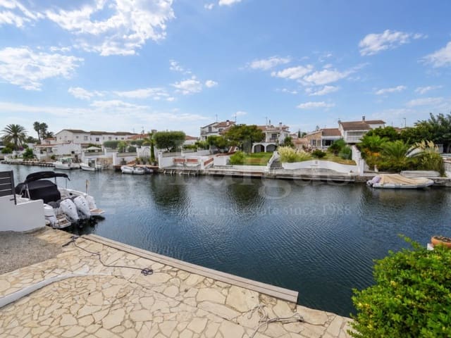 3 slaapkamer Villa te koop in Empuriabrava, Castelló d'Empúries met zwembad garage - € 975.000 (Ref: 10086047)