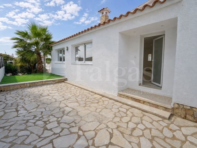 3 slaapkamer Villa te koop in Empuriabrava, Castelló d'Empúries met zwembad garage - € 975.000 (Ref: 10086047)