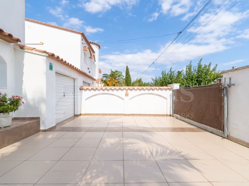 3 slaapkamer Villa te koop in Empuriabrava met zwembad garage - € 950.000 (Ref: 10094373)