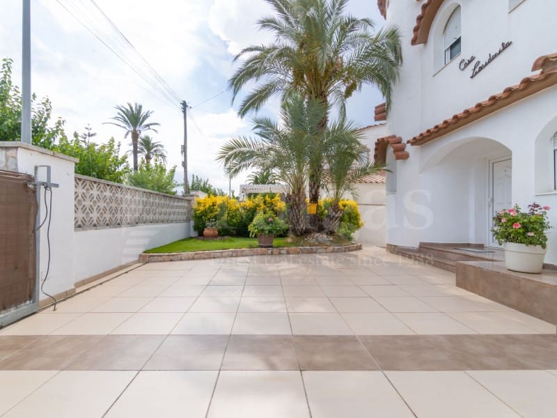 3 slaapkamer Villa te koop in Empuriabrava met zwembad garage - € 950.000 (Ref: 10094373)