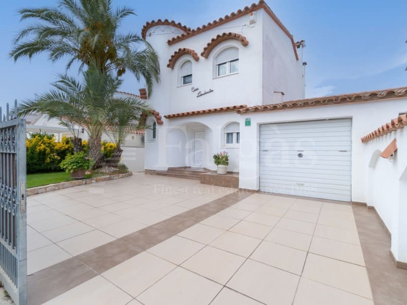 3 slaapkamer Villa te koop in Empuriabrava met zwembad garage - € 950.000 (Ref: 10094373)