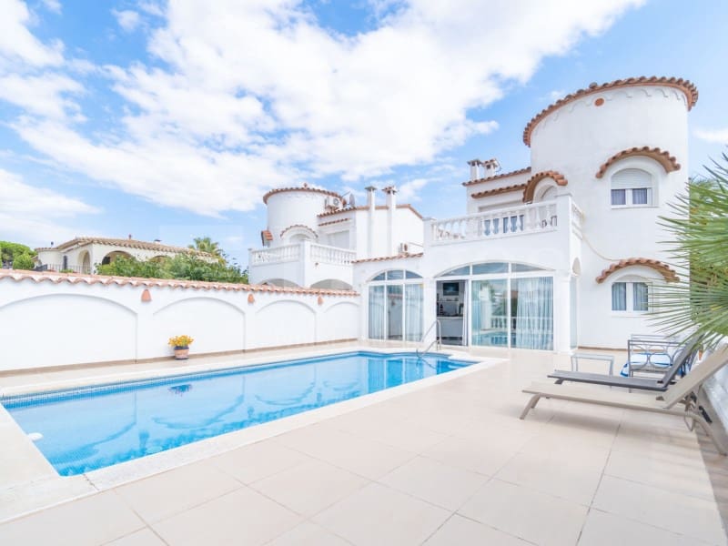 3 slaapkamer Villa te koop in Empuriabrava met zwembad garage - € 950.000 (Ref: 10094373)