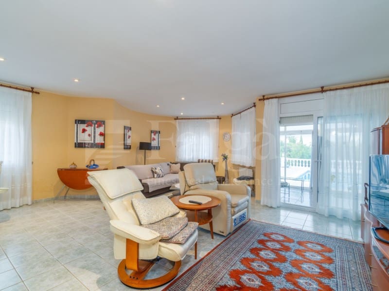 3 slaapkamer Villa te koop in Empuriabrava met zwembad garage - € 950.000 (Ref: 10094373)