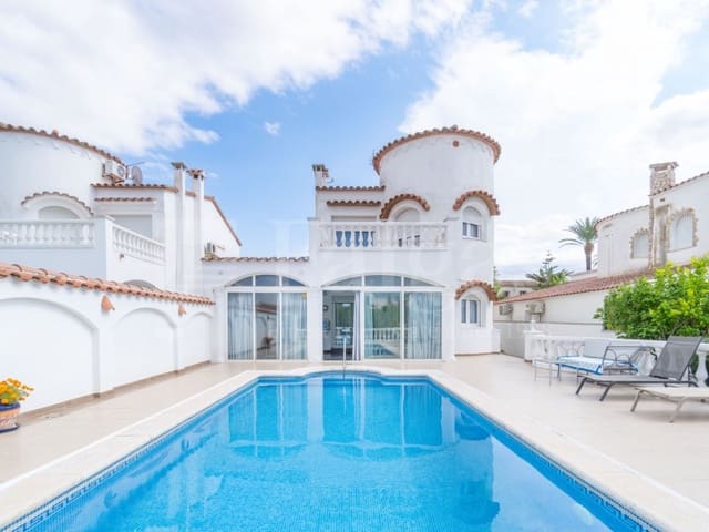 3 slaapkamer Villa te koop in Empuriabrava, Castelló d'Empúries met zwembad garage - € 950.000 (Ref: 10094373)