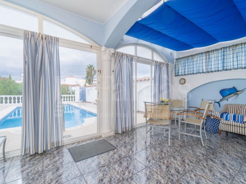 3 slaapkamer Villa te koop in Empuriabrava met zwembad garage - € 950.000 (Ref: 10094373)