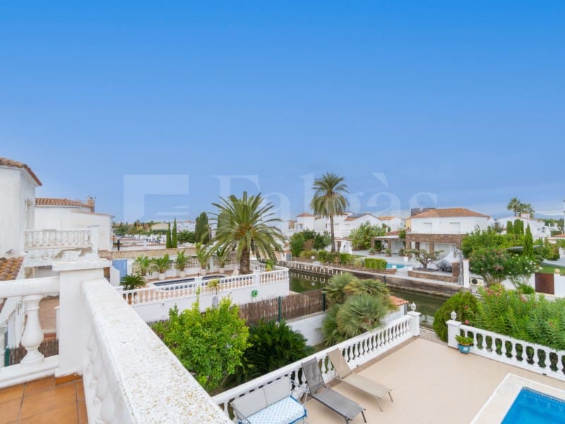 3 slaapkamer Villa te koop in Empuriabrava met zwembad garage - € 950.000 (Ref: 10094373)