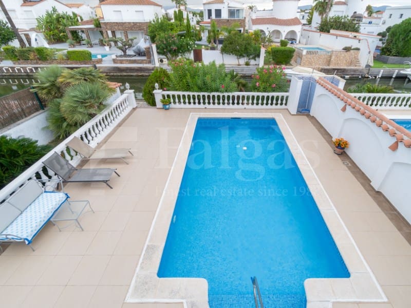 3 slaapkamer Villa te koop in Empuriabrava met zwembad garage - € 950.000 (Ref: 10094373)