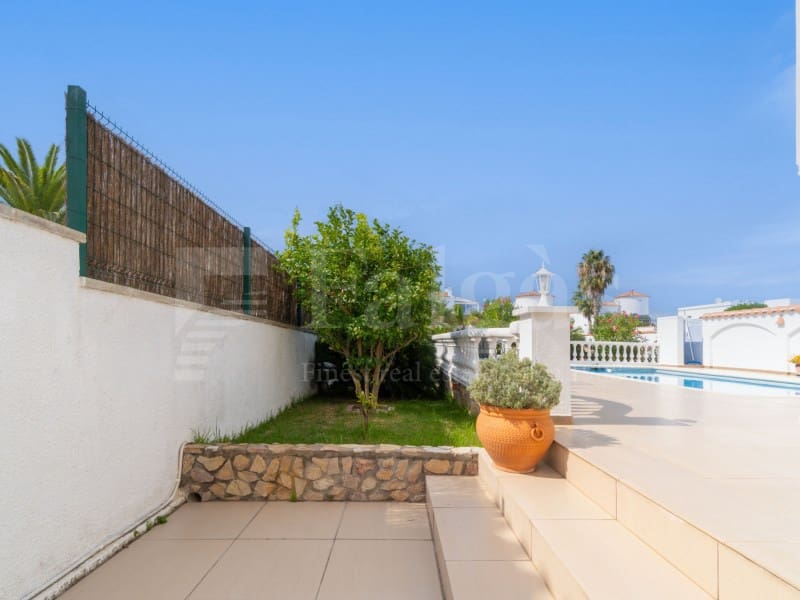 3 slaapkamer Villa te koop in Empuriabrava met zwembad garage - € 950.000 (Ref: 10094373)
