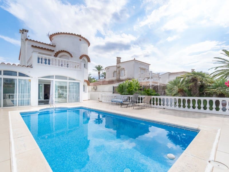 3 slaapkamer Villa te koop in Empuriabrava met zwembad garage - € 950.000 (Ref: 10094373)