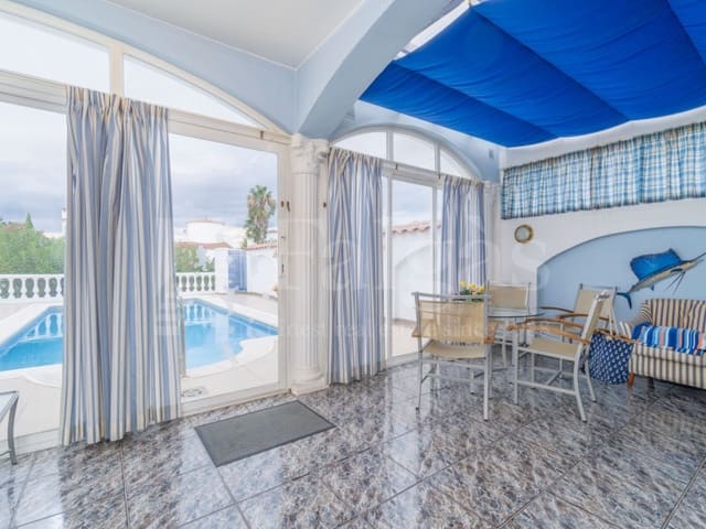 3 slaapkamer Villa te koop in Empuriabrava, Castelló d'Empúries met zwembad garage - € 950.000 (Ref: 10094373)