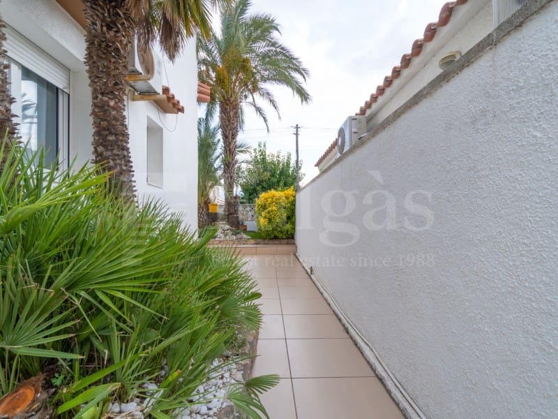 3 slaapkamer Villa te koop in Empuriabrava met zwembad garage - € 950.000 (Ref: 10094373)