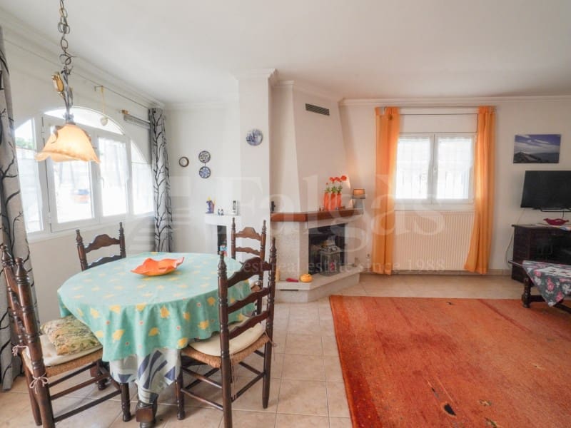 6 slaapkamer Villa te koop in Empuriabrava met zwembad garage - € 535.000 (Ref: 10098289)