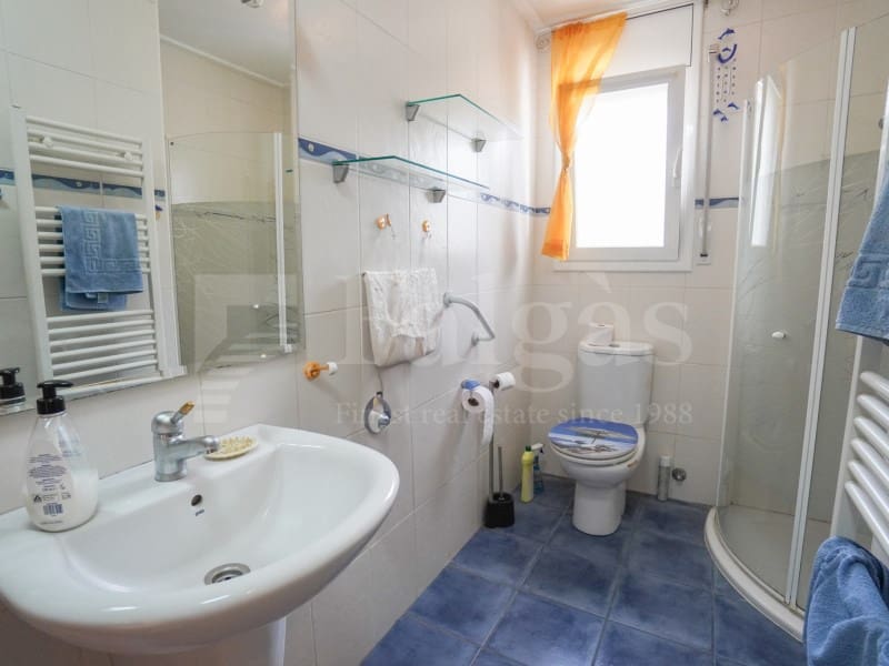 6 slaapkamer Villa te koop in Empuriabrava met zwembad garage - € 535.000 (Ref: 10098289)