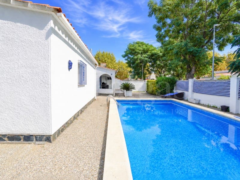6 slaapkamer Villa te koop in Empuriabrava met zwembad garage - € 535.000 (Ref: 10098289)