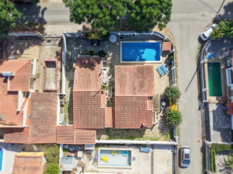 6 slaapkamer Villa te koop in Empuriabrava met zwembad garage - € 535.000 (Ref: 10098289)