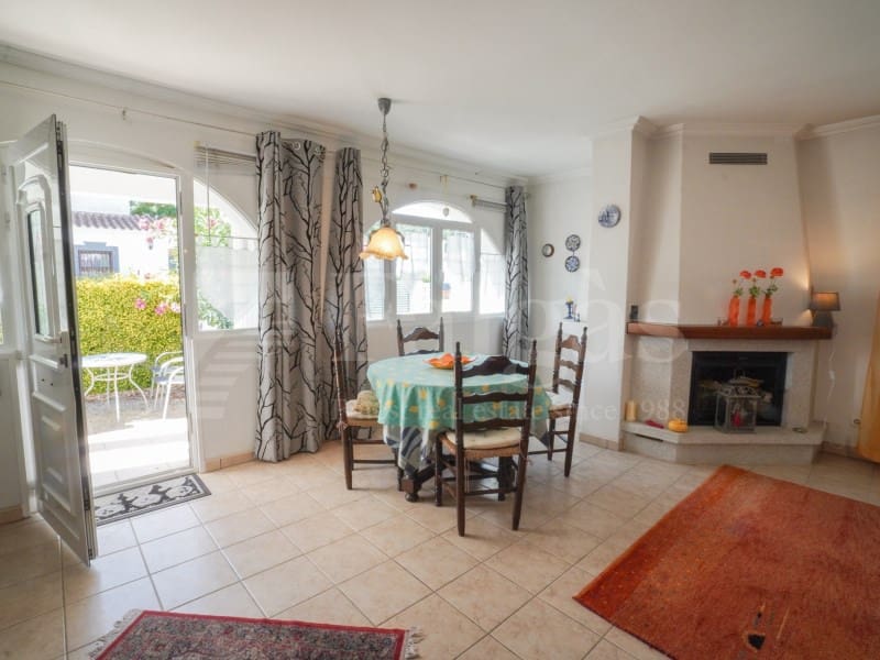6 slaapkamer Villa te koop in Empuriabrava met zwembad garage - € 535.000 (Ref: 10098289)